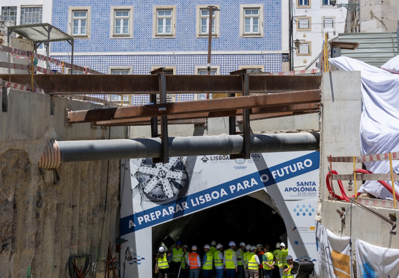 THE ARRIVAL OF THE TUNNELING MACHINE AT SANTA APOLONIA