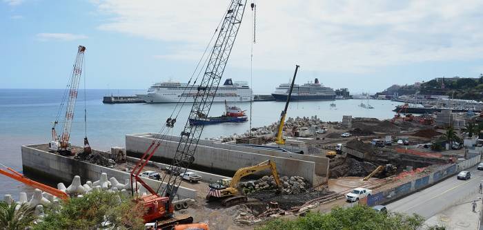 TERMINAL SECTIONS OF FUNCHAL STREAMS