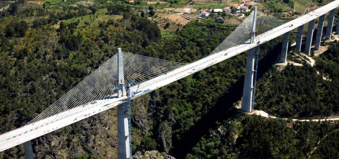 VIADUTO SOBRE O VALE DO RIO DO CORGO